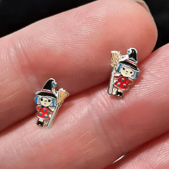💎 2/$15 NWOT Sterling Silver Cute little Witch Post Back Earrings - Picture 5 of 5